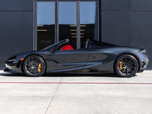 Used 2024 McLaren 750S Spider RWD image 11