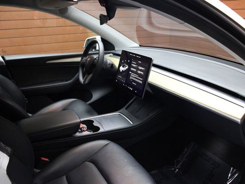 Used 2022 Tesla Model Y Long Range AWD/4WD image 26