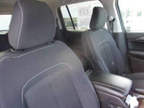 Used 2023 Jeep Grand Cherokee Laredo w/ Luxury Tech Group I AWD/4WD image 13