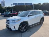 Used 2019 Toyota Highlander XLE image 2