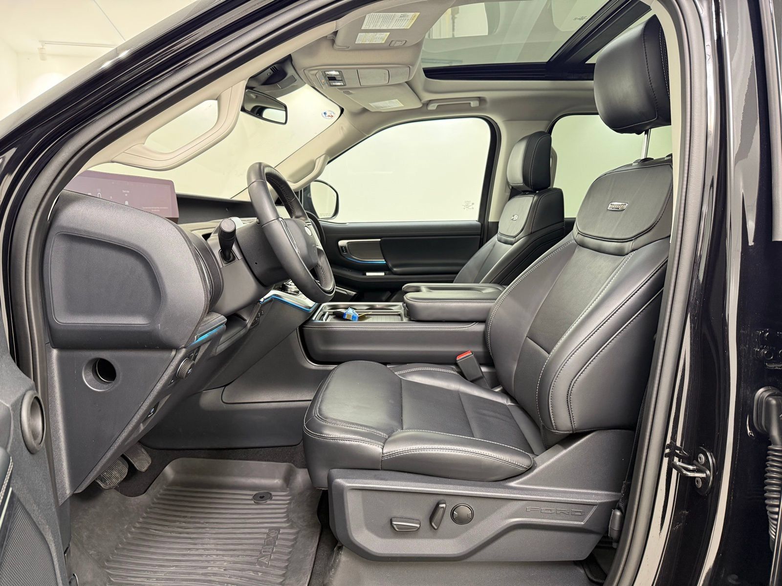 Used 2025 Ford Expedition Platinum AWD/4WD image 18