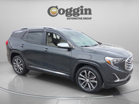 Used 2019 GMC Terrain Denali w/ Advanced Safety Package image 7