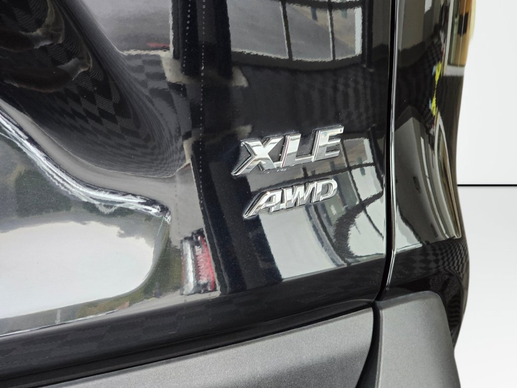 Used 2025 Toyota RAV4 XLE AWD/4WD image 14