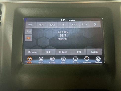 Used 2019 Jeep Cherokee Latitude w/ Popular Appearance Group image 17