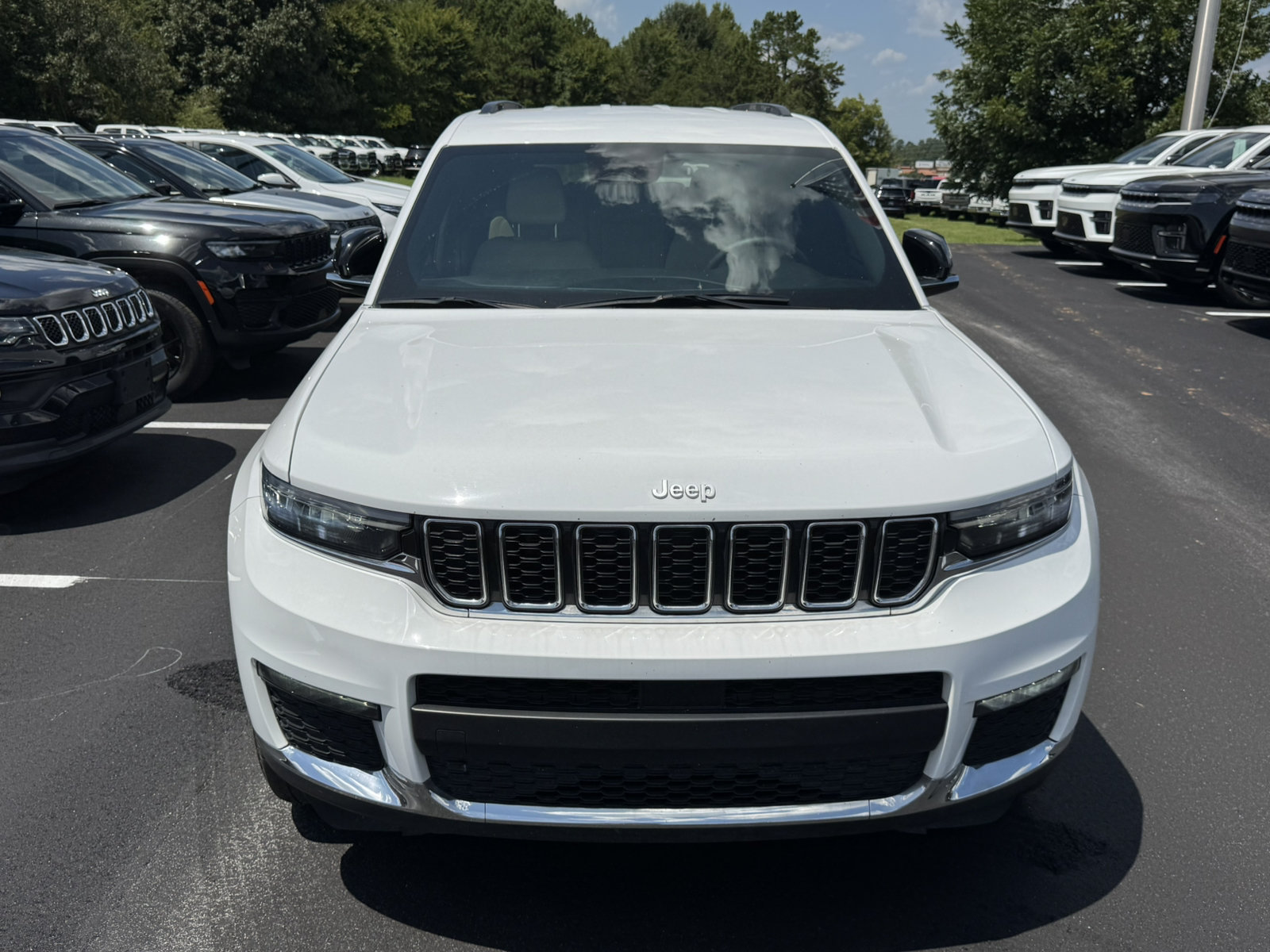 Used 2025 Jeep Grand Cherokee L Limited RWD image 2