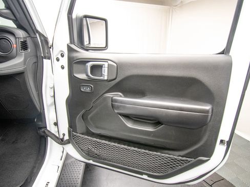 Used 2024 Jeep Wrangler Unlimited Rubicon AWD/4WD image 33