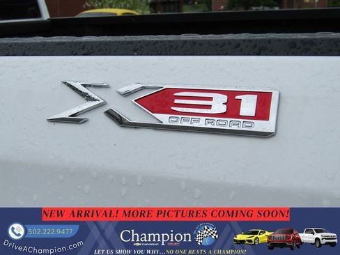 Used 2025 GMC Sierra 1500 SLT w/ SLT Premium Plus Package AWD/4WD image 9