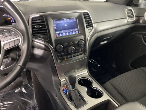 Used 2018 Jeep Grand Cherokee Laredo image 27