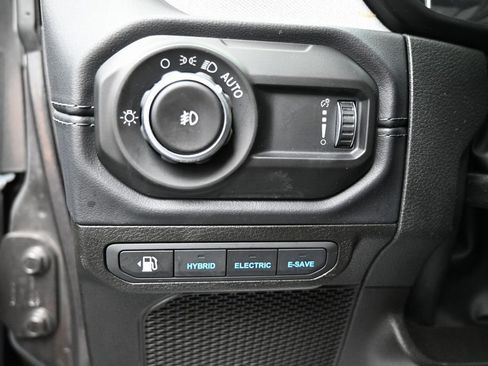 Used 2025 Jeep Wrangler Unlimited Sahara w/ Safety Group AWD/4WD image 12