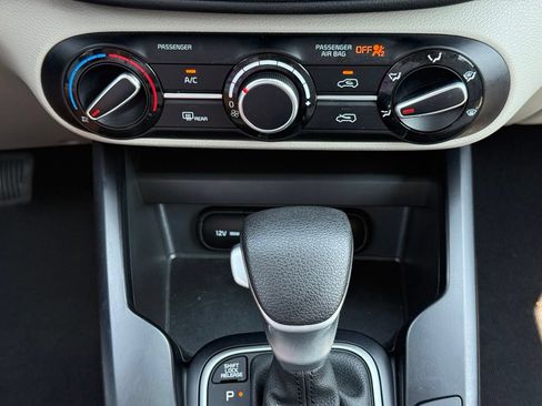 Used 2025 Kia Soul LX FWD image 17