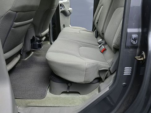 Used 2016 Nissan Frontier SV image 19