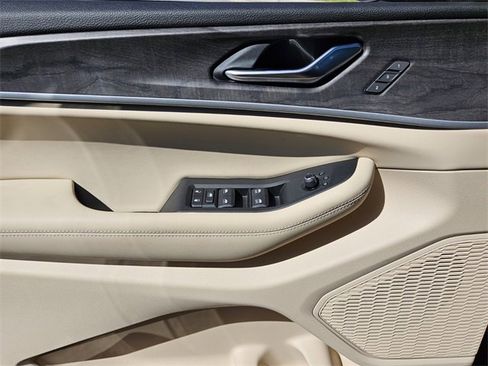 New 2025 Jeep Grand Cherokee Limited w/ Luxury Tech Group II image 32