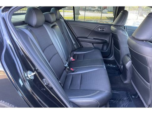 Used 2017 Honda Accord Sport image 18