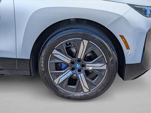 Used 2025 BMW iX xDrive50 AWD/4WD image 25
