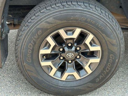 Certified 2023 Toyota Tacoma TRD Off-Road w/ Technology Package AWD/4WD image 15