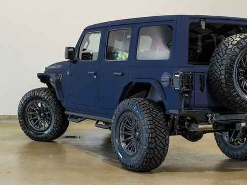 Used 2025 Jeep Wrangler Unlimited Rubicon w/ Technology Group image 21