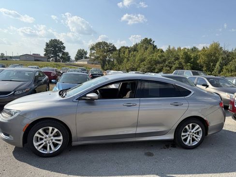 Used 2016 Chrysler 200 Limited FWD image 3