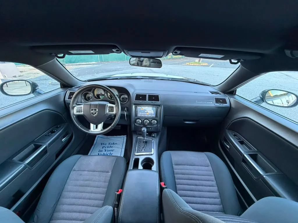 Used 2014 Dodge Challenger SXT RWD image 15