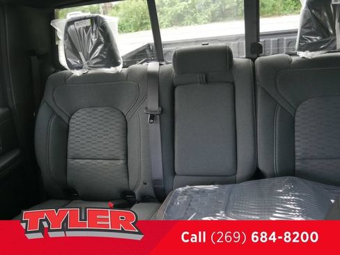 New 2026 RAM 1500 4x4 Crew Cab image 41