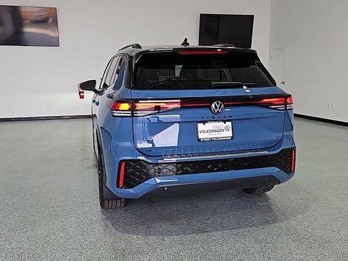New 2026 Volkswagen Tiguan SE R-Line FWD image 8