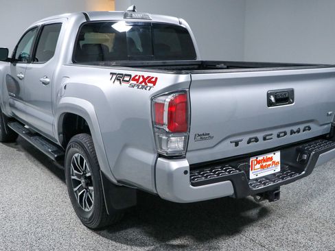 Used 2022 Toyota Tacoma TRD Sport w/ Technology Package AWD/4WD image 9