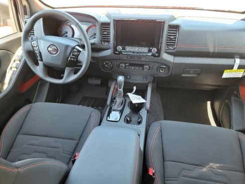 Used 2024 Nissan Frontier PRO-4X w/ Technology Package image 9