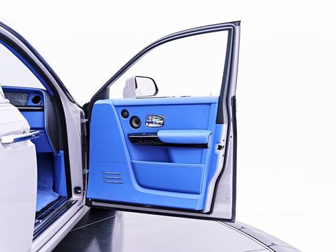 Used 2024 Rolls-Royce Phantom Sedan w/ The Phantom Package RWD image 36