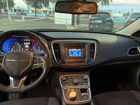 Used 2015 Chrysler 200 Limited w/ Convenience Group FWD image 8