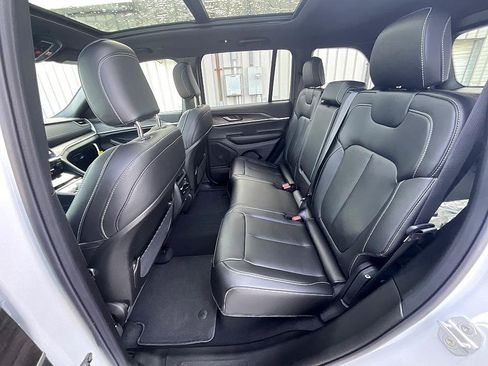 New 2025 Jeep Grand Cherokee Limited image 27