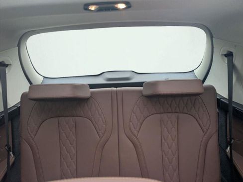 Used 2025 BMW X7 xDrive40i AWD/4WD image 32