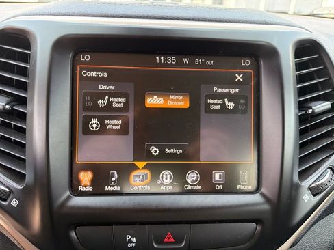 Used 2018 Jeep Cherokee Limited w/ Trailer Tow Group AWD/4WD image 18