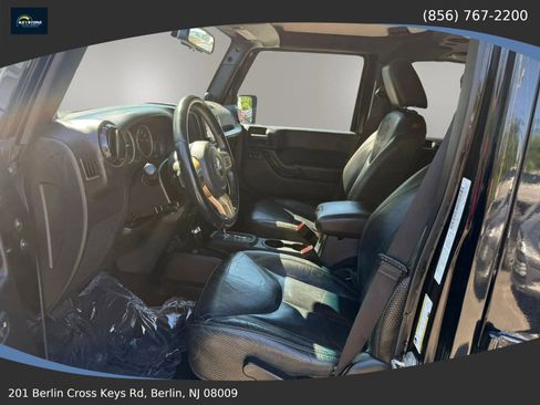 Used 2014 Jeep Wrangler Unlimited Sahara AWD/4WD image 11