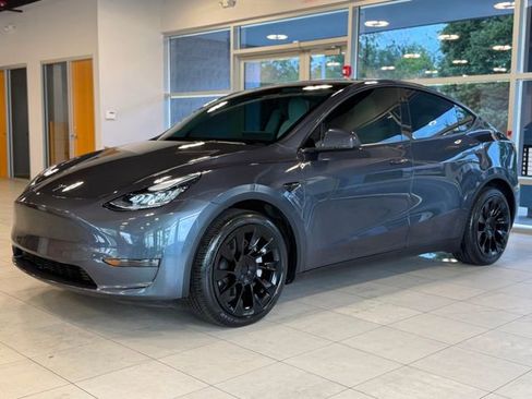 Used 2022 Tesla Model Y Long Range AWD/4WD image 4