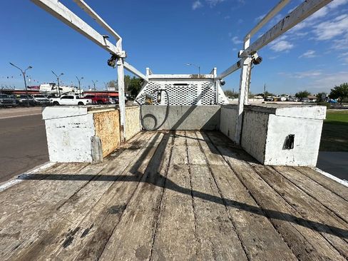 Used 2006 Ford F550 2WD Regular Cab Super Duty image 4