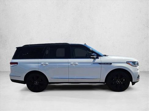 Used 2022 Lincoln Navigator Black Label AWD/4WD image 3