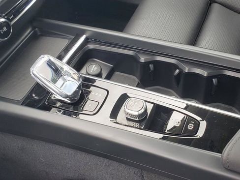 Certified 2026 Volvo XC60 B5 Ultra w/ Protection Package Premier AWD/4WD image 24