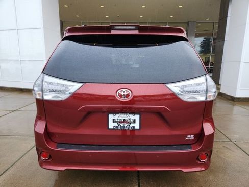 Used 2020 Toyota Sienna SE image 10