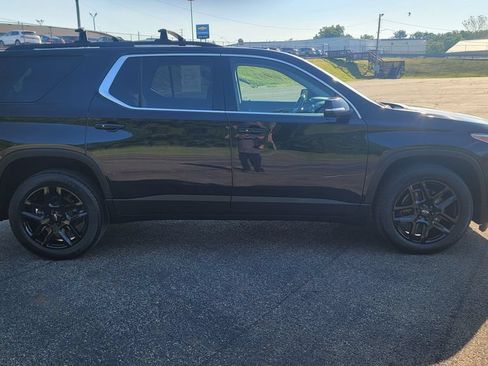 Used 2021 Chevrolet Traverse LT w/ LPO, Blackout Package AWD/4WD image 14