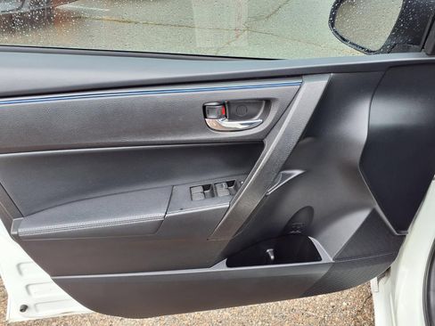 Used 2018 Toyota Corolla SE w/ Carpet Mat Package (TMS) FWD image 12