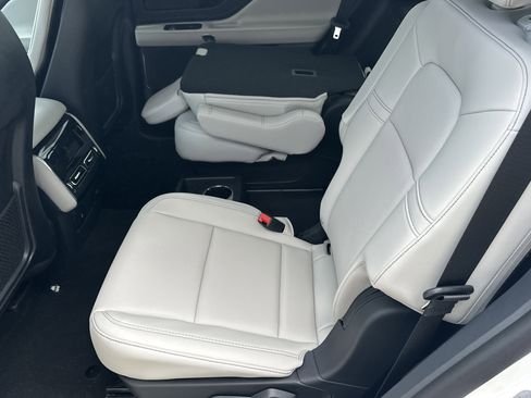 New 2026 Lincoln Aviator 2WD image 13