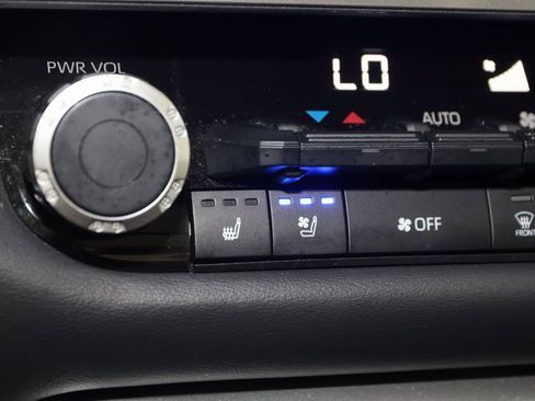 Used 2024 Toyota Tundra Platinum image 8