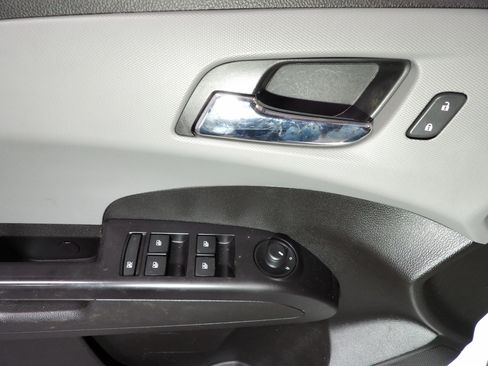 Used 2019 Chevrolet Sonic LT FWD image 9