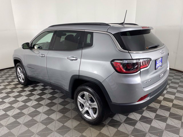 Used 2023 Jeep Compass Latitude w/ Convenience Group AWD/4WD image 9