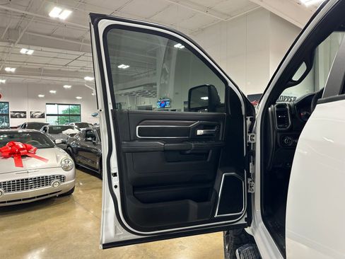 Used 2025 RAM 2500 Laramie AWD/4WD image 12