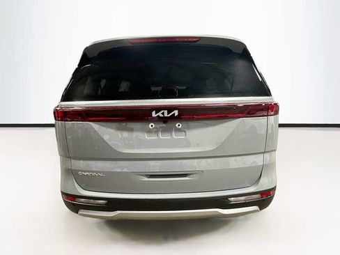 Used 2023 Kia Carnival EX FWD image 6