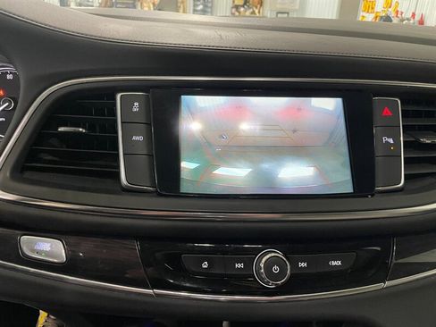 Used 2018 Buick Enclave Essence AWD/4WD image 13