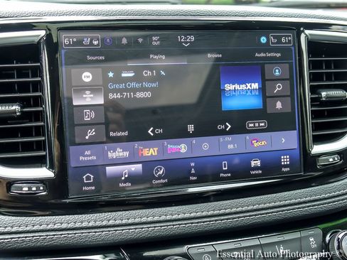 Used 2024 Chrysler Pacifica Limited FWD image 22