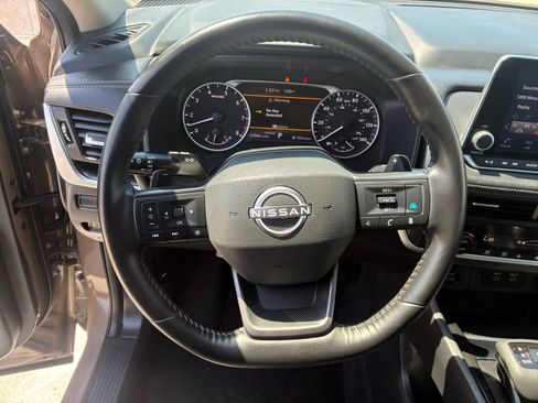 Used 2025 Nissan Rogue SV FWD image 29