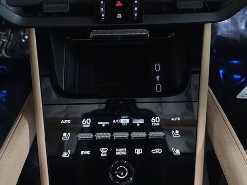 Certified 2026 Porsche Cayenne AWD/4WD image 19