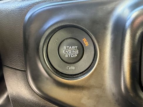 Certified 2022 Jeep Gladiator Sport image 23